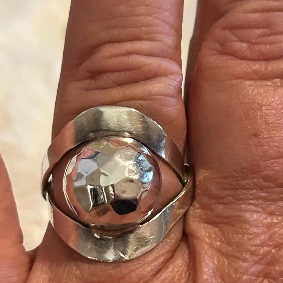 Chic Silver Accessory Ring - Picture 3 of 4